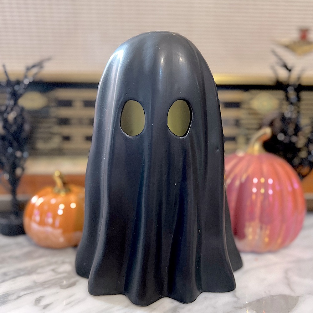 ✨NEW👻Goblin and Ghoul 9” Black Light Up Ceramic Ghost Decor🖤